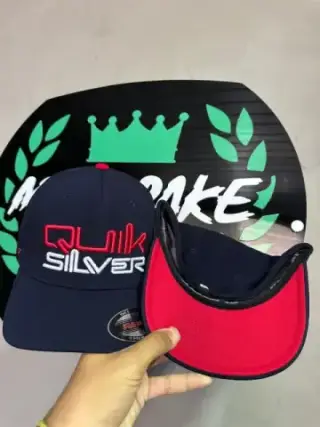 Imagem de Boné Quiksilver original, azul c aba vermelha 