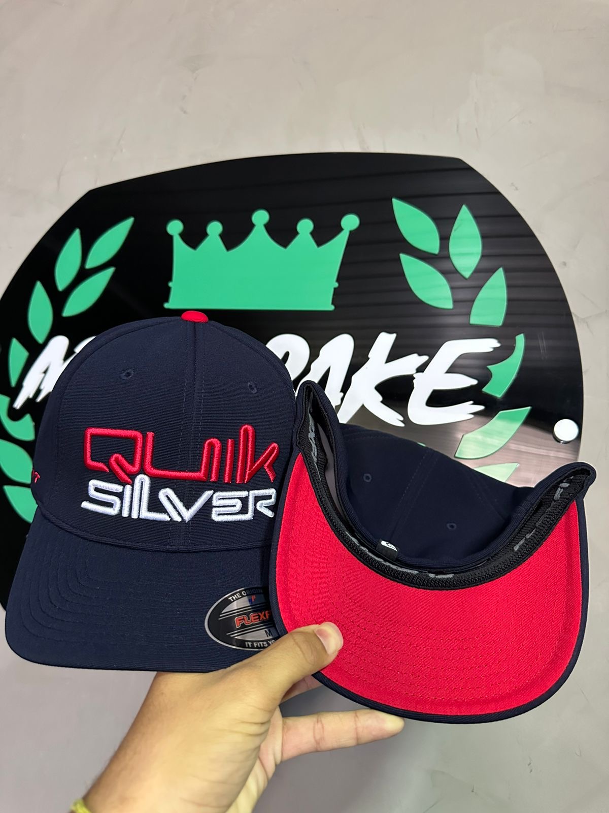 Boné Quiksilver original, azul c aba vermelha 