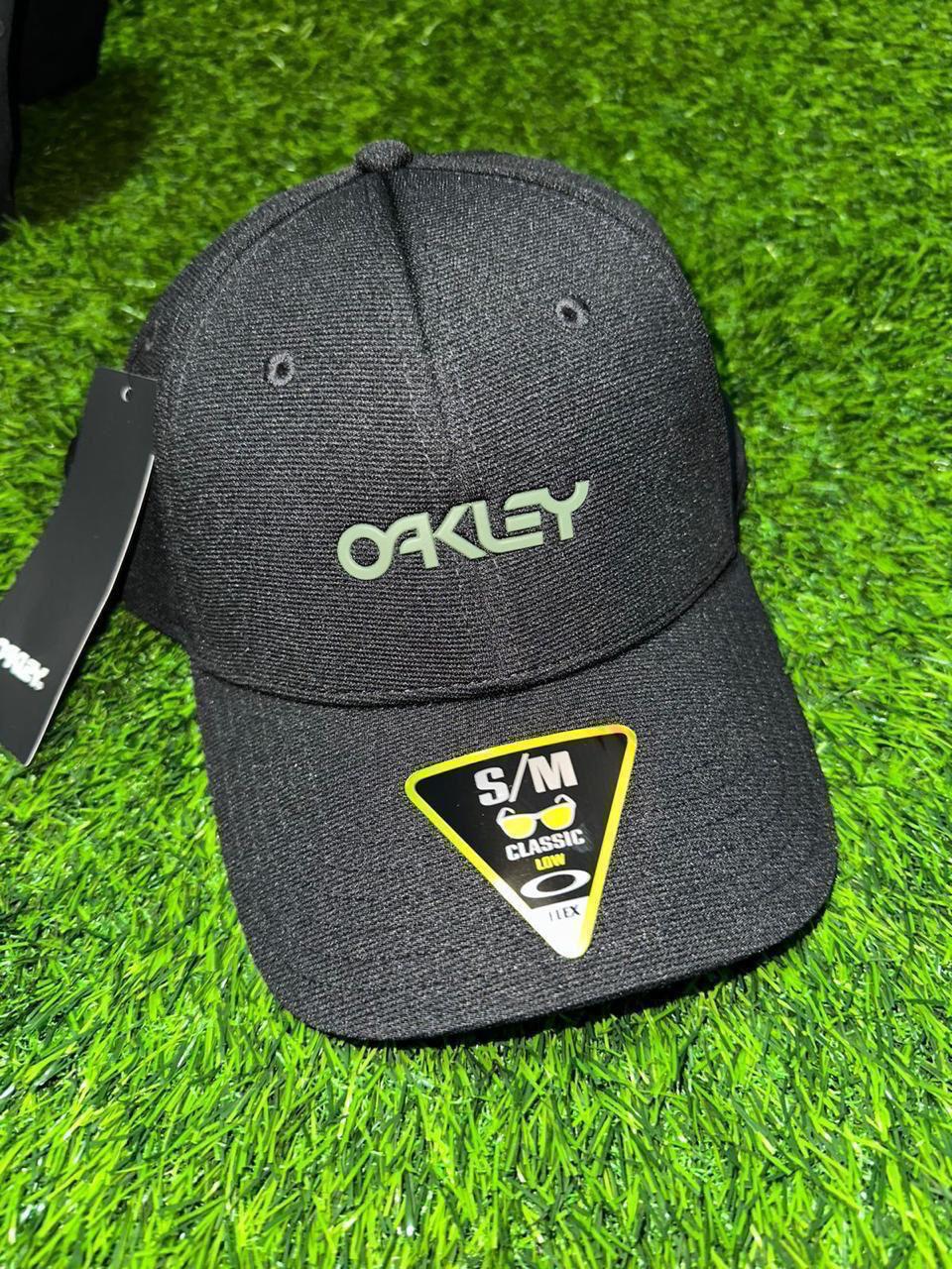 Boné Oakley original letreiro preto