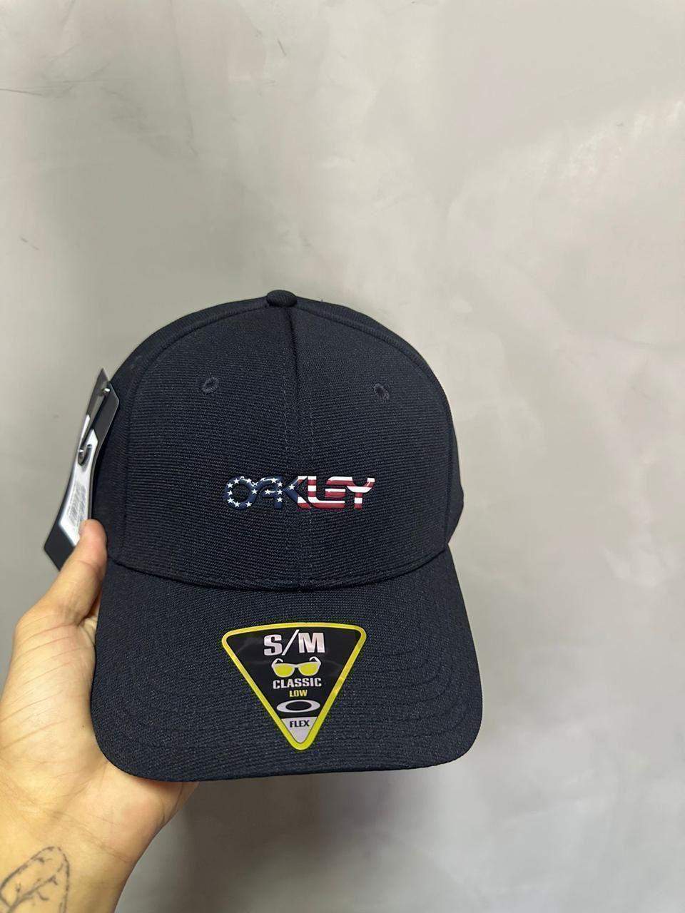 Boné Oakley original letreiro EUA