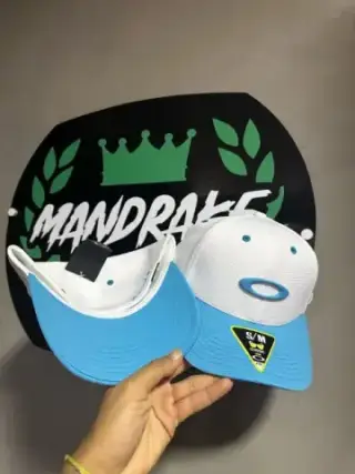 Imagem de Boné Oakley original, branco c azul