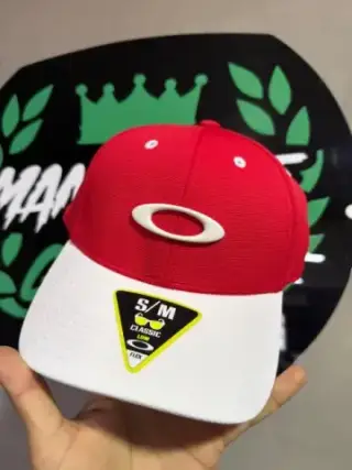 Imagem de Boné Oakley Original, vermelho c branco