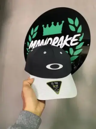 Imagem de Boné Oakley original, preto c branco