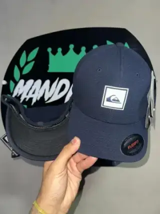 Imagem de Boné Quiksilver original, azul c aba preta 