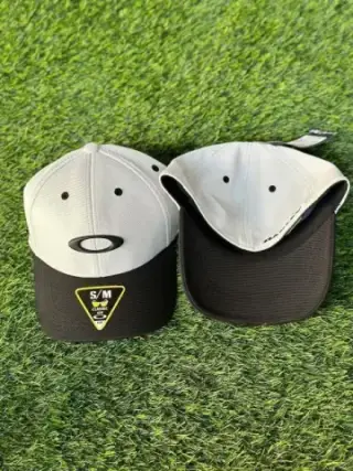 Imagem de Boné Oakley original lançamento cinza c preto 